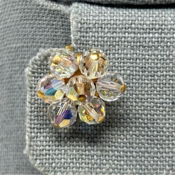 Small Vintage Clear Beaded Sparkle Flower Clip On Earrings Gold Tone - Picture 2 of 6